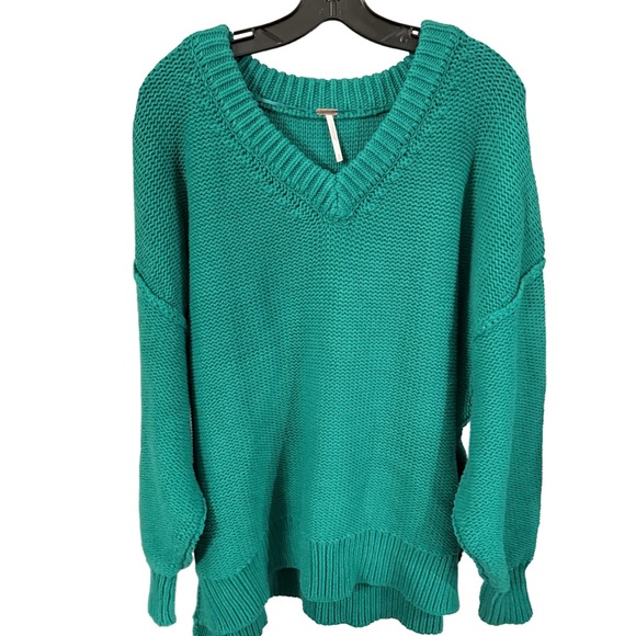 Free People Allie Women’s V-Neck Sweater Green Long Sleeve Oversized Sz M NWT - Picture 2 of 12